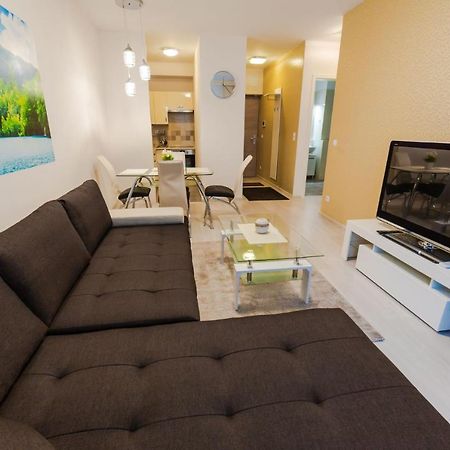 Corvin Promenade With Free Parking Apartment Budapest Bagian luar foto
