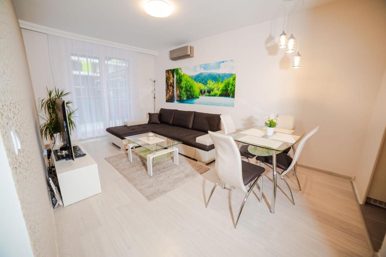 Corvin Promenade With Free Parking Apartment Budapest Bagian luar foto