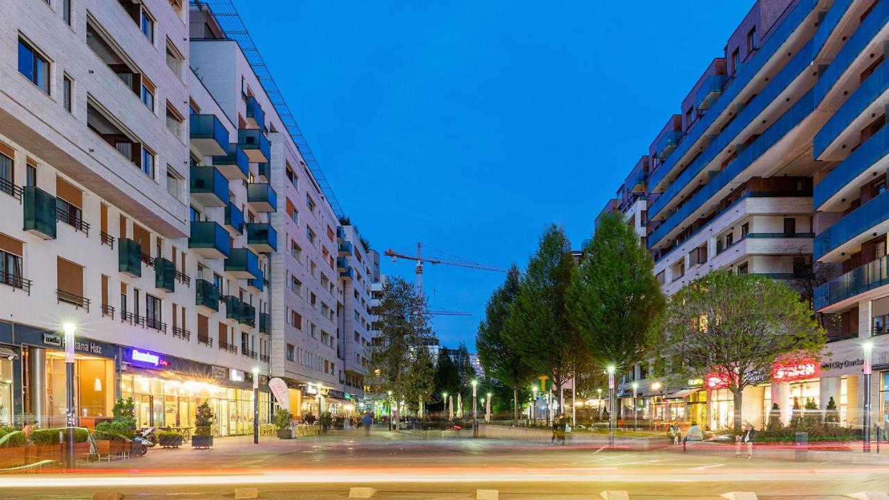Corvin Promenade With Free Parking Apartment Budapest Bagian luar foto